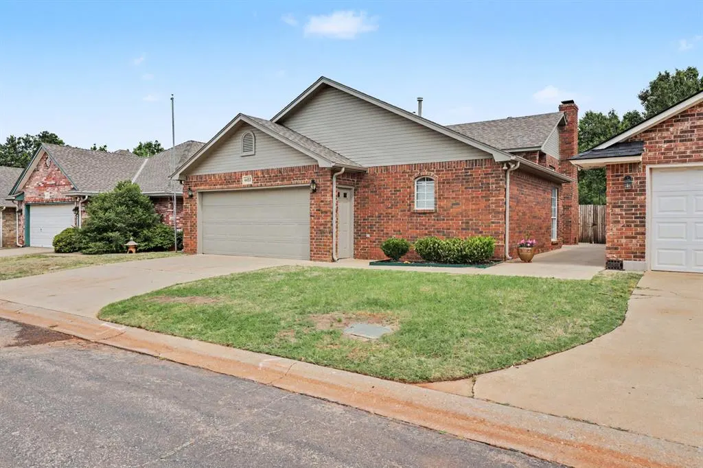 Photo 2 — 4433 Day Lilly Lane, Oklahoma City, OK 73120