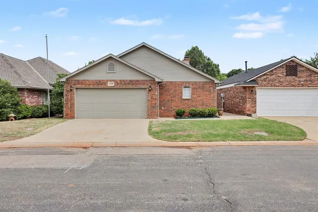 Photo 4 — 4433 Day Lilly Lane, Oklahoma City, OK 73120