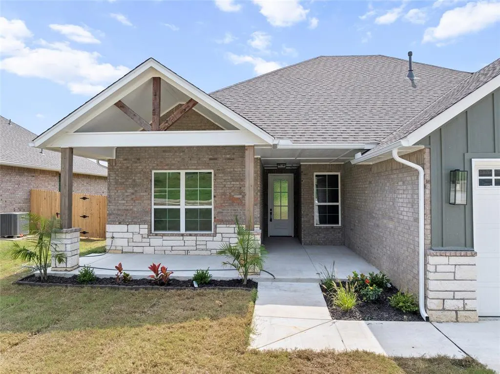 Photo 2 — 622 Canyon Drive, Ardmore, OK 73401