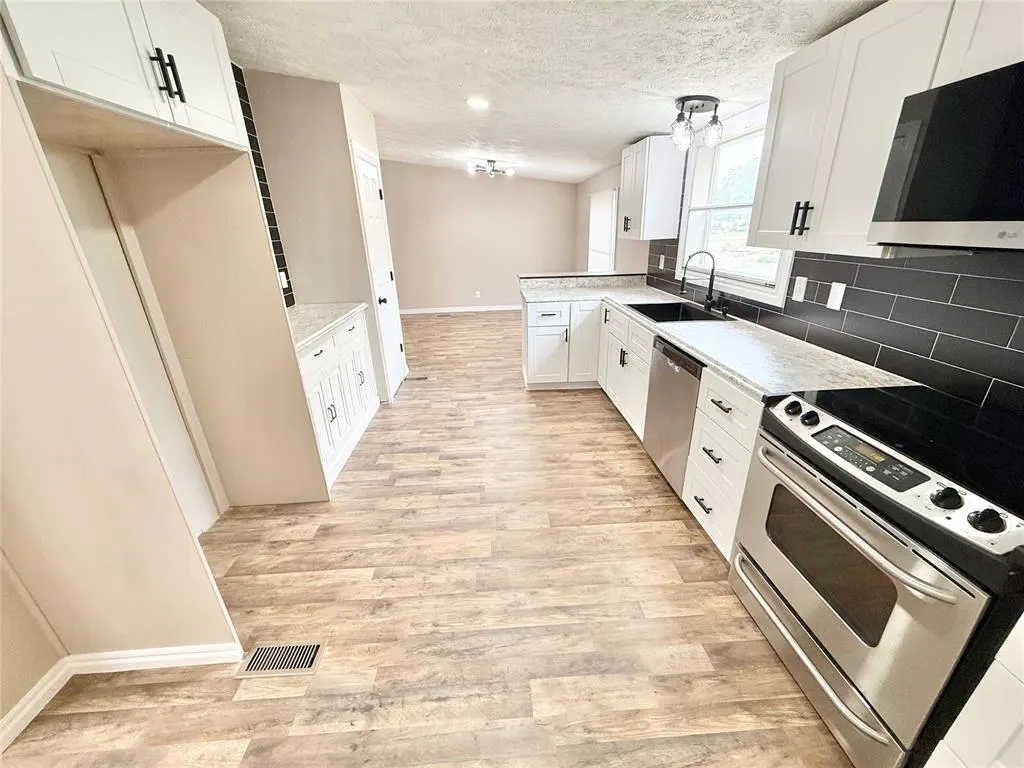 Photo 12 — 20575 E County Road 156 Road, Blair, OK 73526