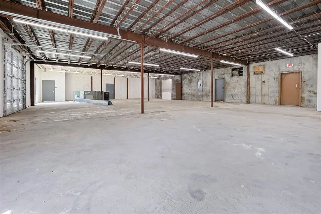 Photo 7 — 4401 SW 3rd Street, Oklahoma City, OK 73108