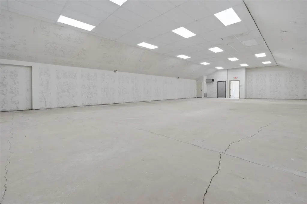 Photo 10 — 4401 SW 3rd Street, Oklahoma City, OK 73108