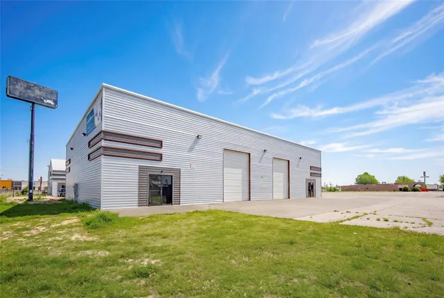 Photo 4 — 4401 SW 3rd Street, Oklahoma City, OK 73108