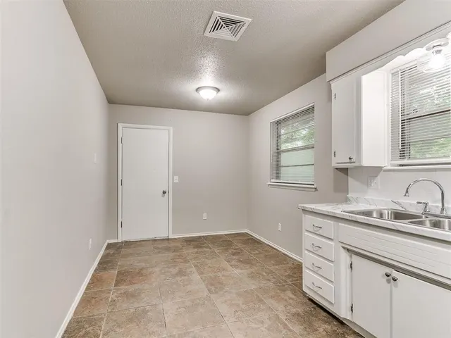 Photo 5 — 1604 Cynthia Drive, Midwest City, OK 73130