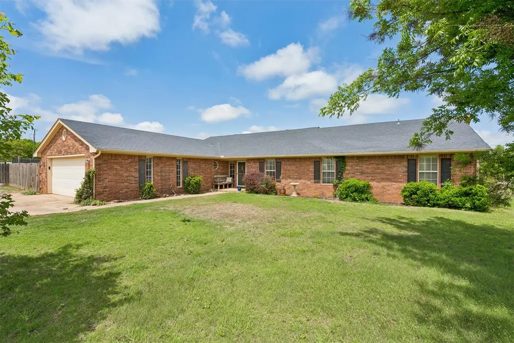 Front exterior — 881 Moffat Road NW, Piedmont, OK 73078