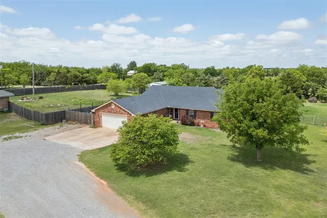 Photo 2 — 881 Moffat Road NW, Piedmont, OK 73078