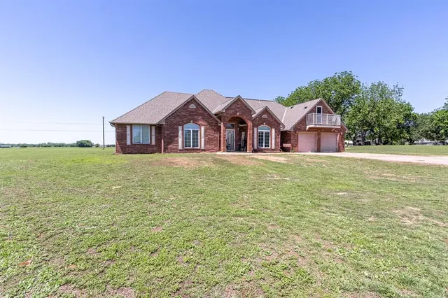 Photo 2 — 420 Living Springs Trail, Washington, OK 73093