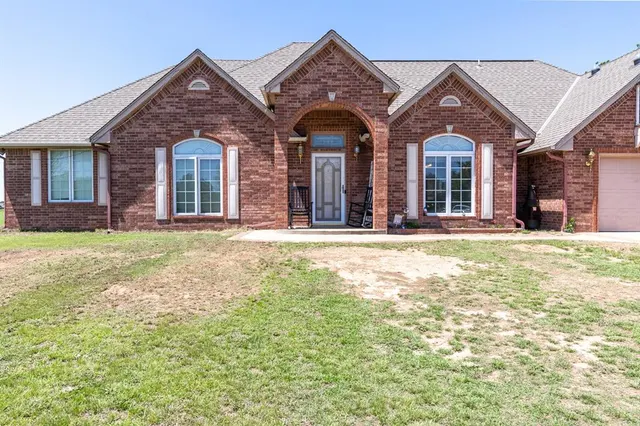 Photo 3 — 420 Living Springs Trail, Washington, OK 73093