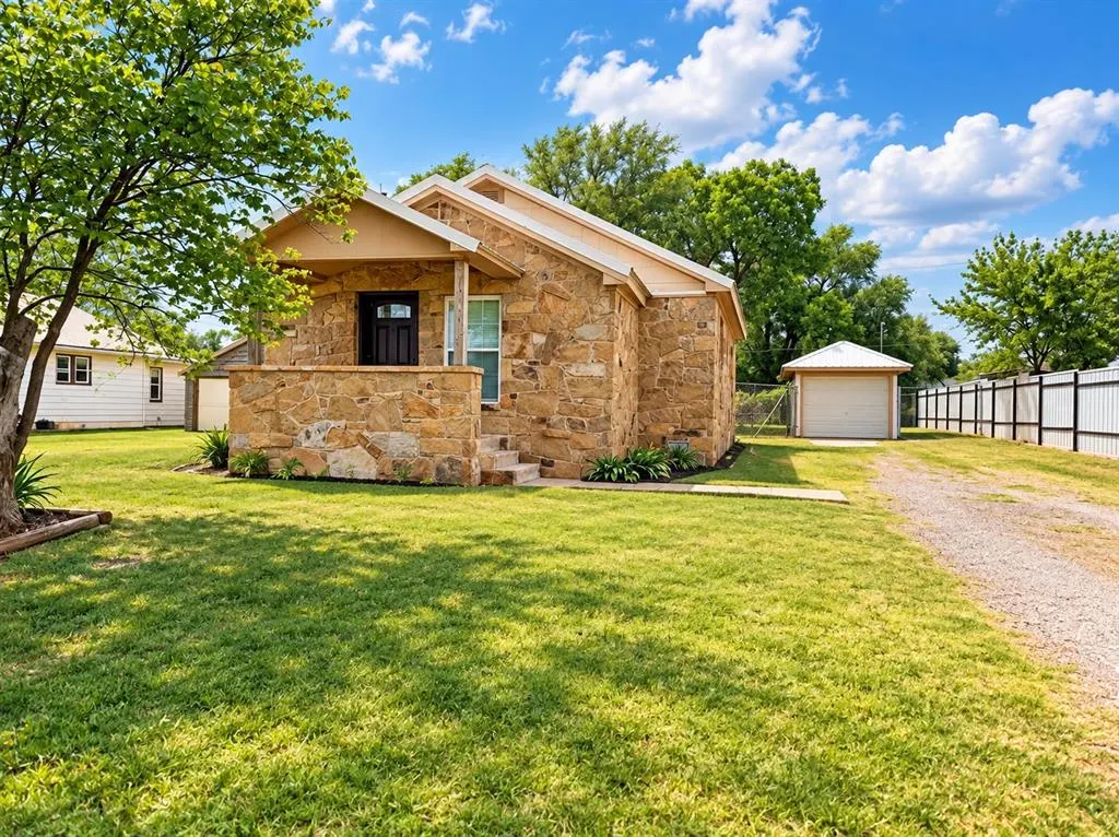 Front exterior — 711 S Randall Avenue, Elk City, OK 73644