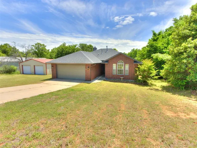 Photo 2 — 10900 S Timberline Drive, Norman, OK 73026