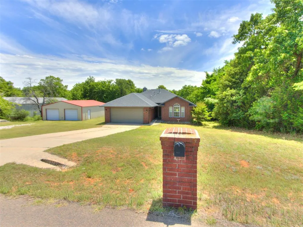 Photo 3 — 10900 S Timberline Drive, Norman, OK 73026