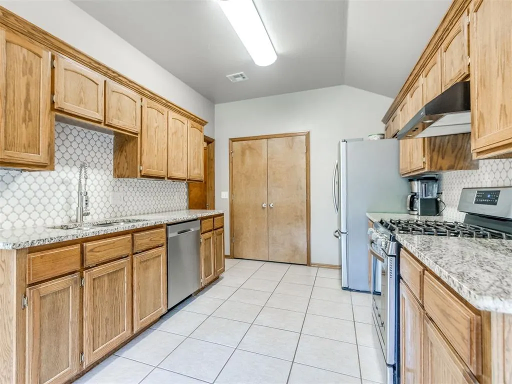 Photo 12 — 10900 S Timberline Drive, Norman, OK 73026