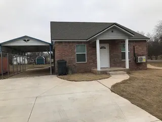 Sold home at 111 E Catalpa Street