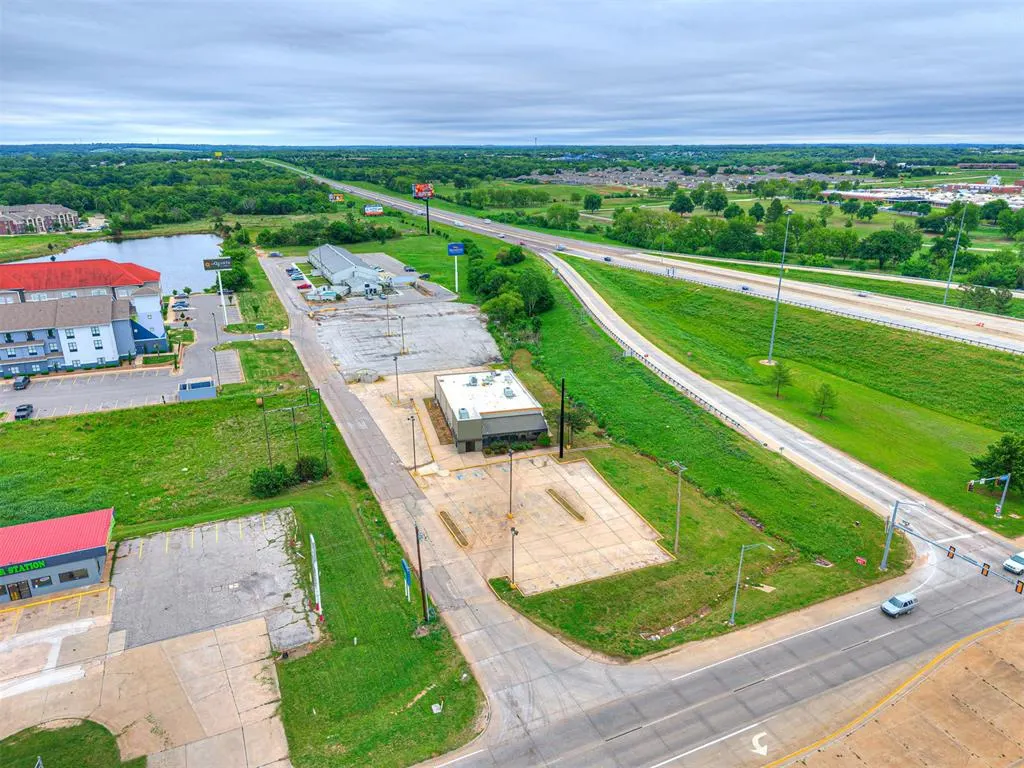 Photo 2 — 4903 N Harrison Street, Shawnee, OK 74804