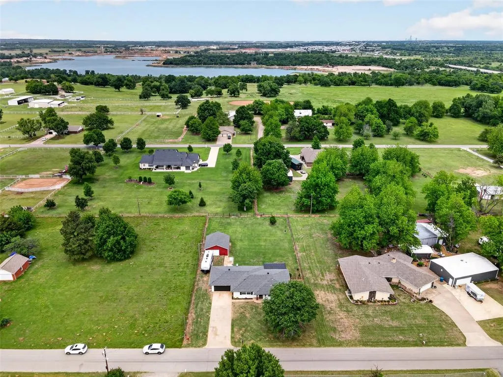 Photo 2 — 511 NW 34th Street, Newcastle, OK 73065