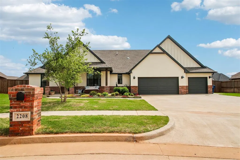 Photo 4 — 2208 W Earl Drive, Mustang, OK 73064