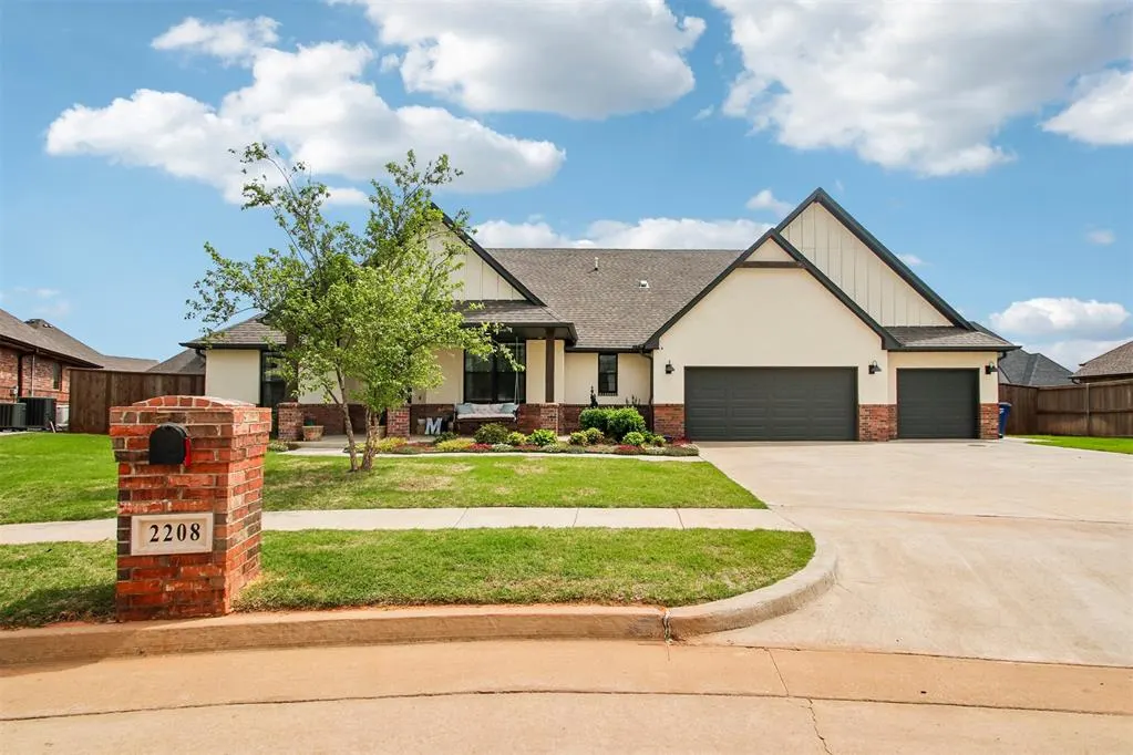 Photo 5 — 2208 W Earl Drive, Mustang, OK 73064