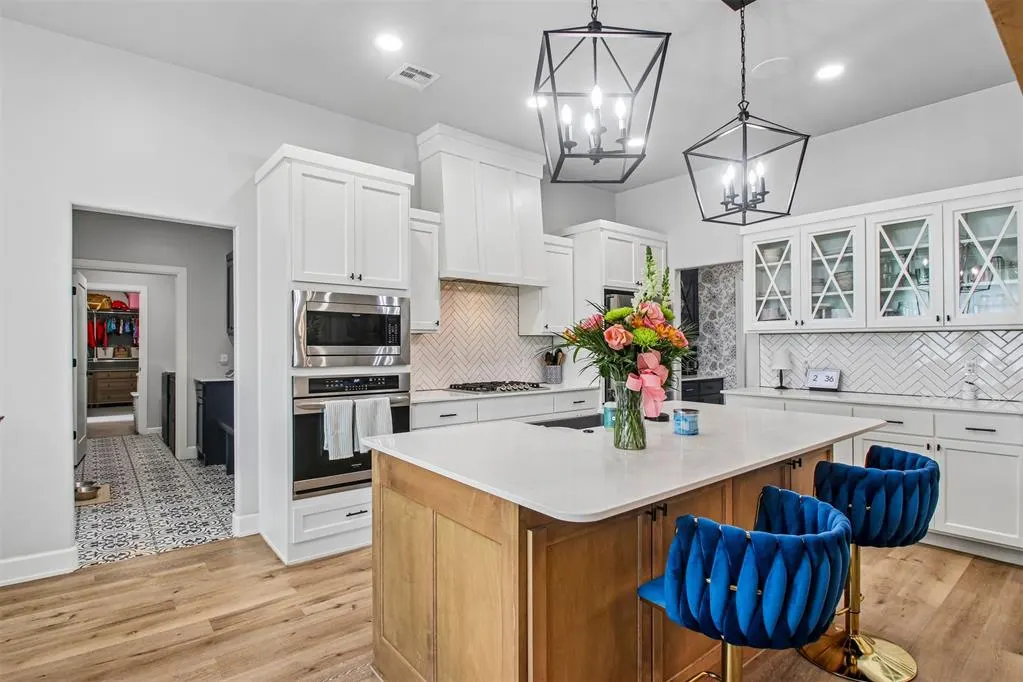 Photo 11 — 2208 W Earl Drive, Mustang, OK 73064