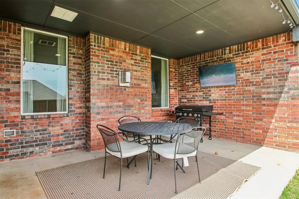 Photo 32 — 2208 W Earl Drive, Mustang, OK 73064