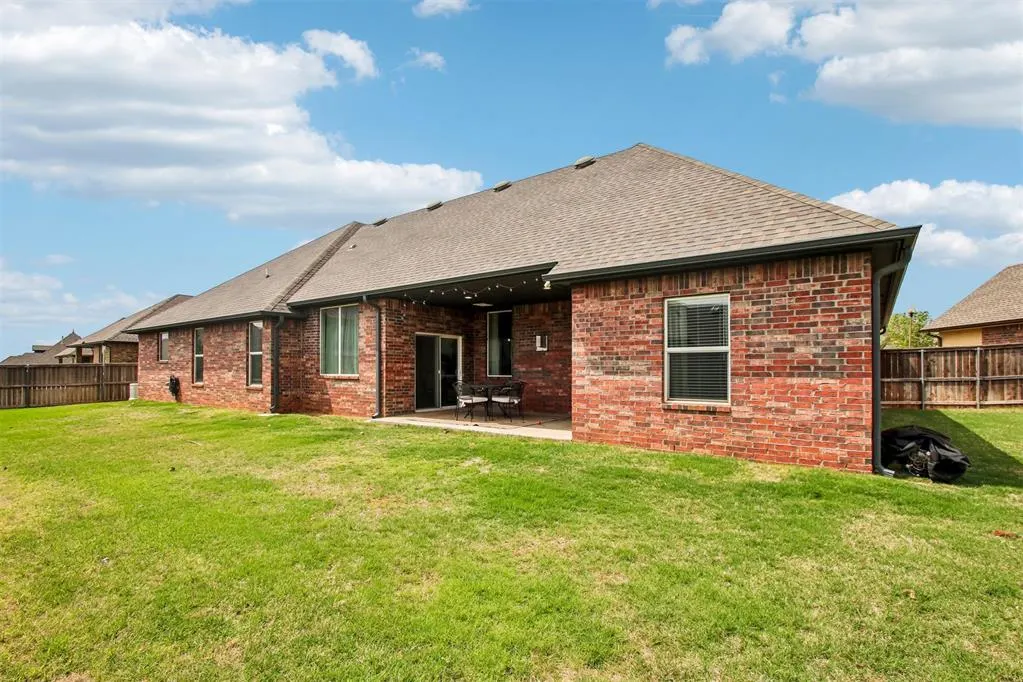 Photo 33 — 2208 W Earl Drive, Mustang, OK 73064