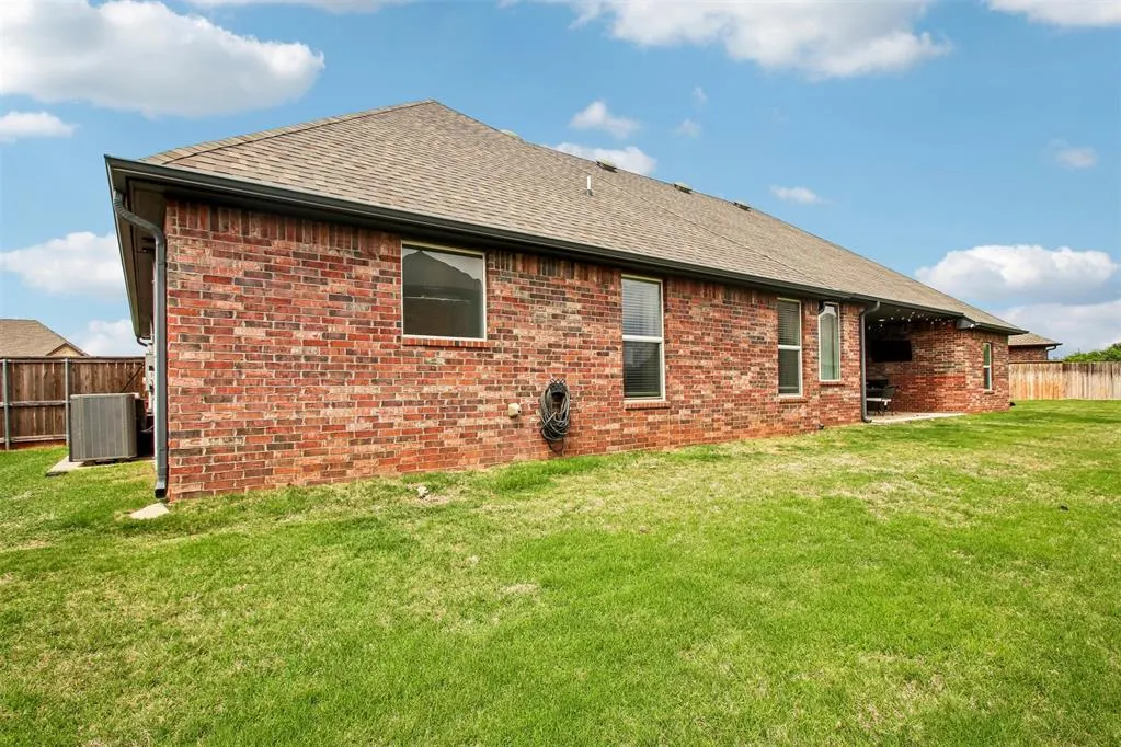 Photo 34 — 2208 W Earl Drive, Mustang, OK 73064