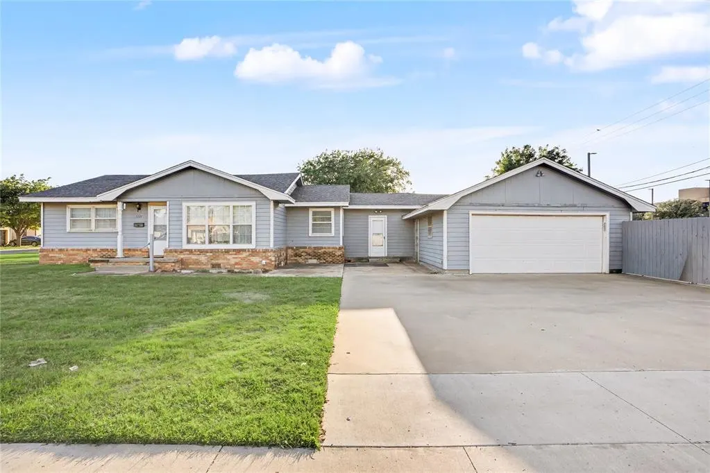 Front exterior — 1221 Hickory Street, Altus, OK 73521