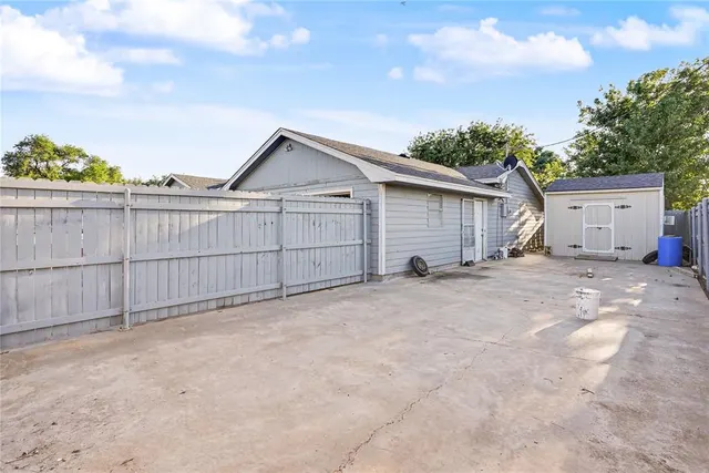 Photo 4 — 1221 Hickory Street, Altus, OK 73521