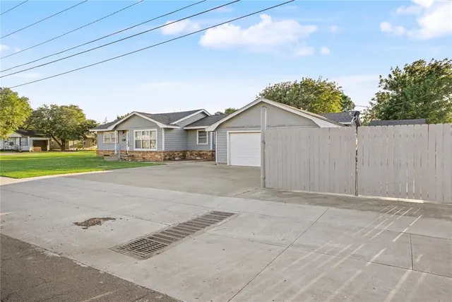 Photo 5 — 1221 Hickory Street, Altus, OK 73521