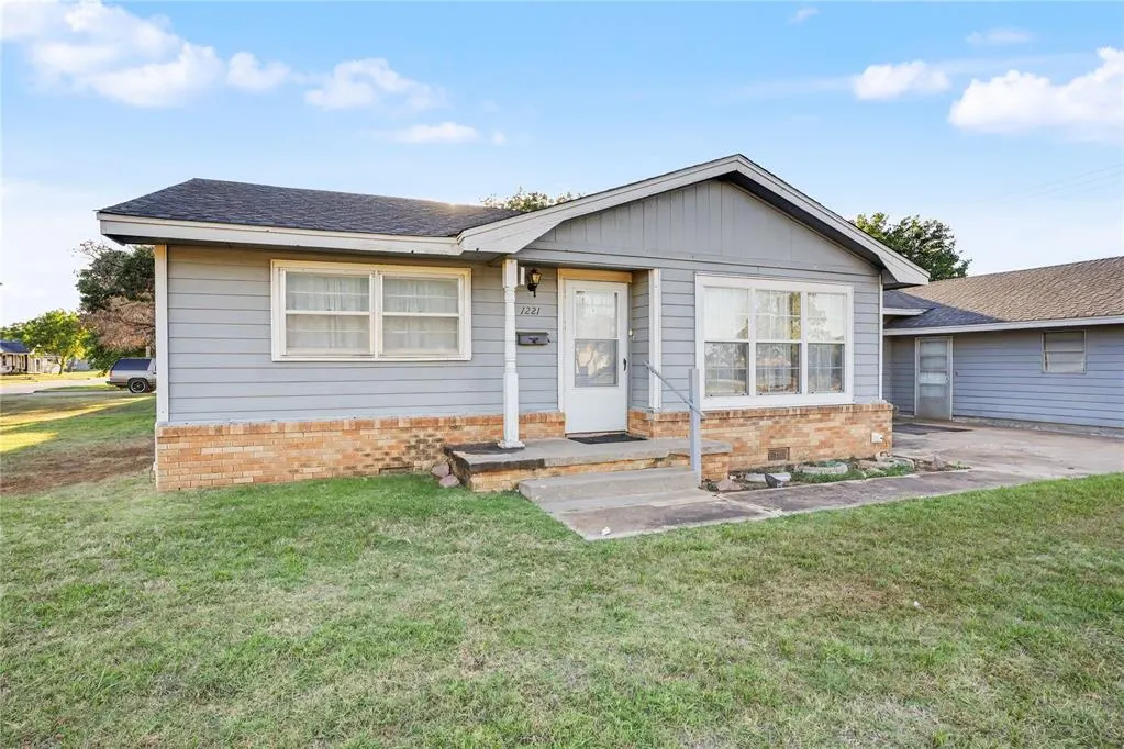 Photo 8 — 1221 Hickory Street, Altus, OK 73521