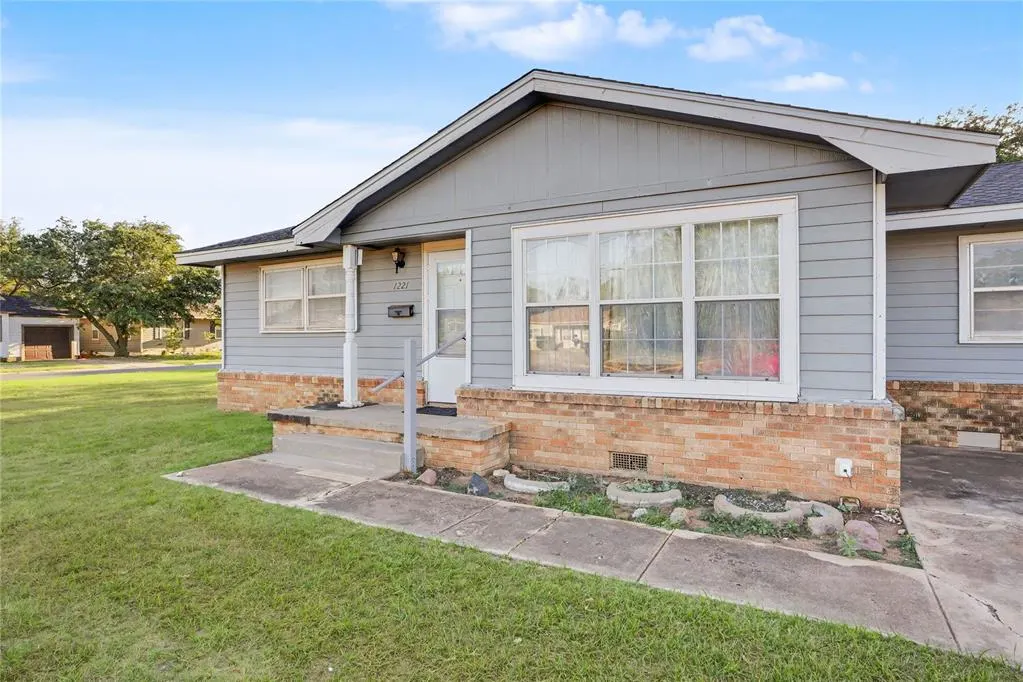 Photo 9 — 1221 Hickory Street, Altus, OK 73521