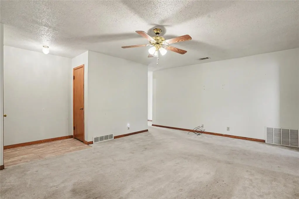 Photo 15 — 1221 Hickory Street, Altus, OK 73521