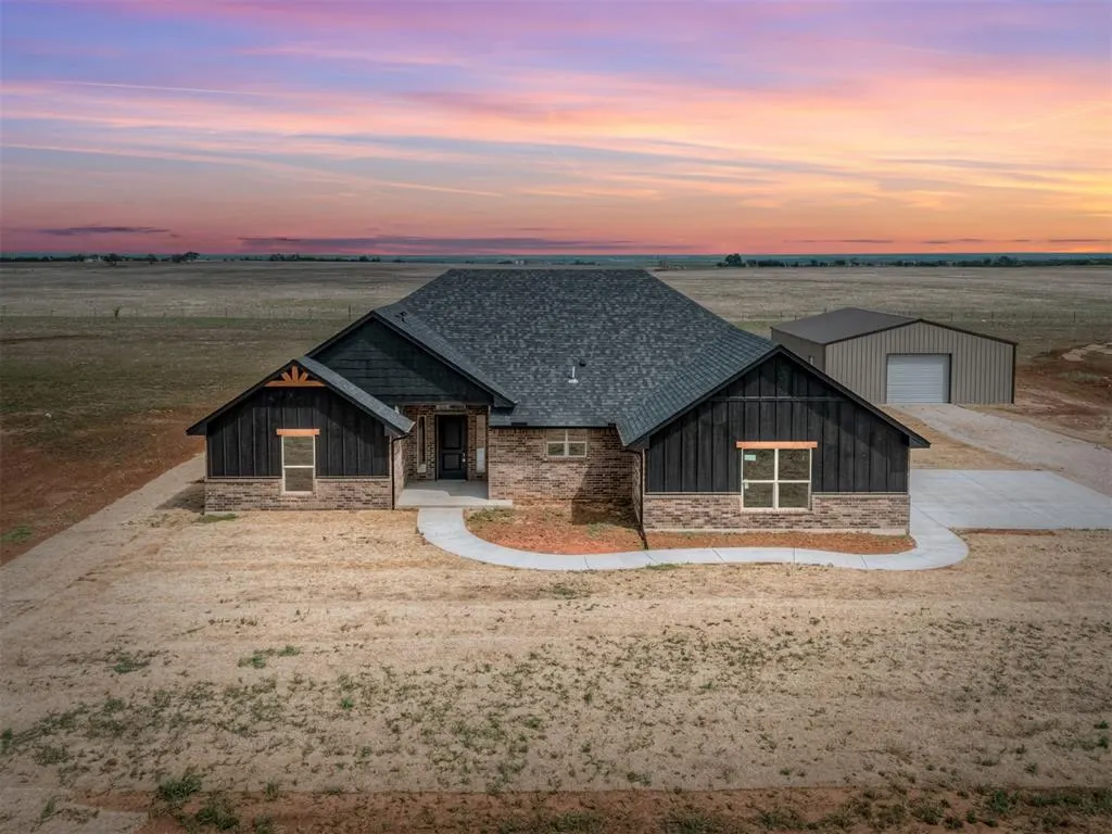 Front exterior — 24949 Belmont Pass, Cashion, OK 73016