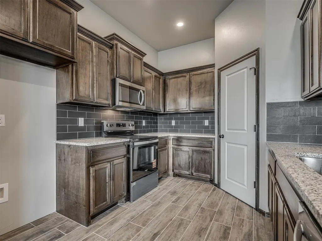 Photo 9 — 24949 Belmont Pass, Cashion, OK 73016