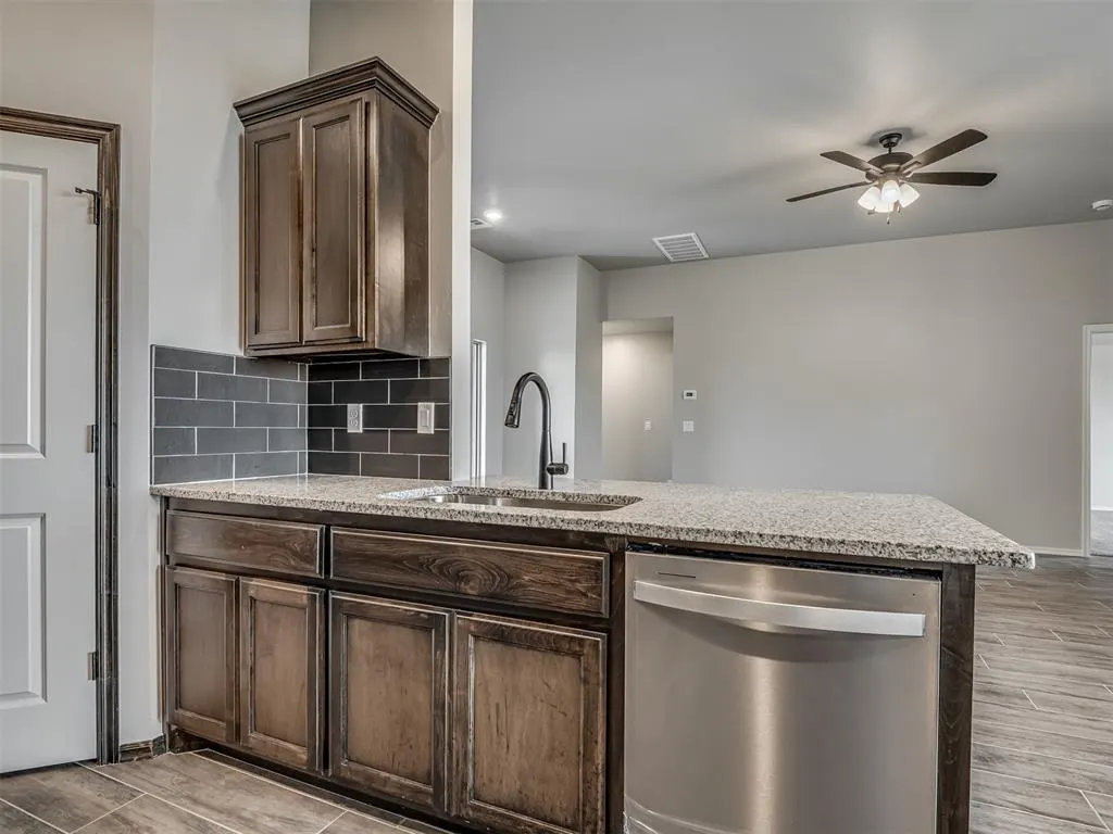 Photo 10 — 24949 Belmont Pass, Cashion, OK 73016