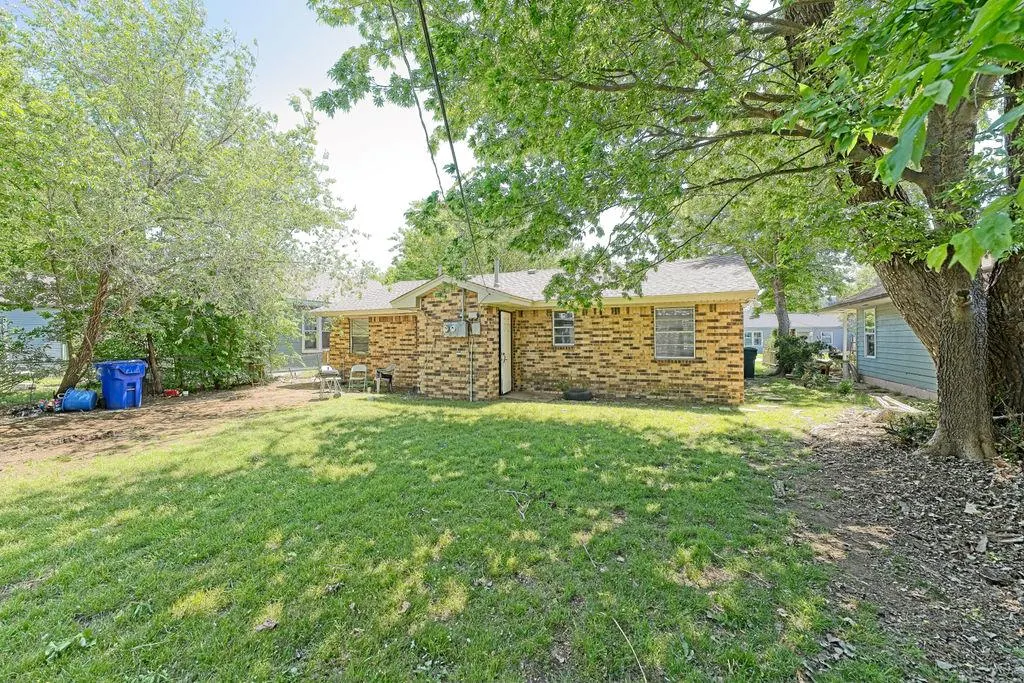 Photo 7 — 119 W Frank Street 121, Norman, OK 73069