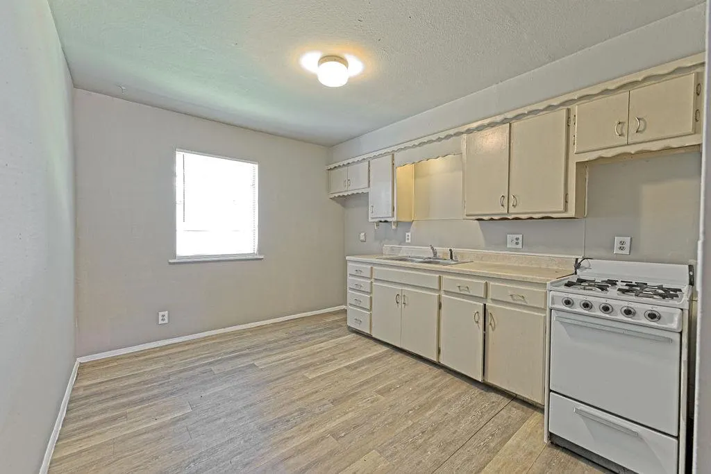 Photo 10 — 119 W Frank Street 121, Norman, OK 73069
