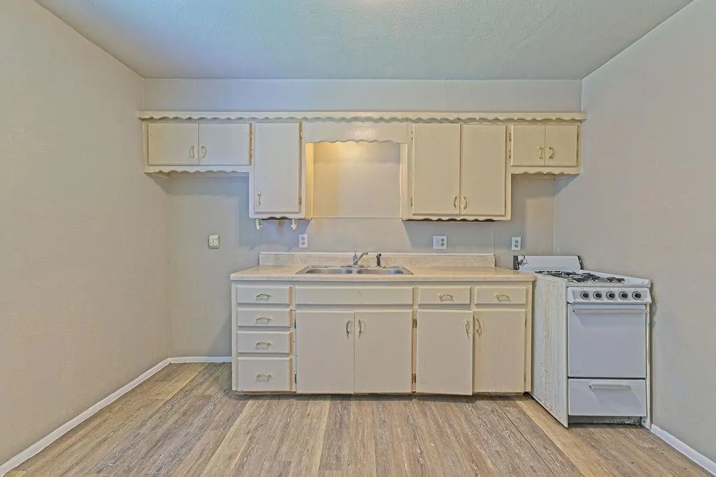 Photo 11 — 119 W Frank Street 121, Norman, OK 73069