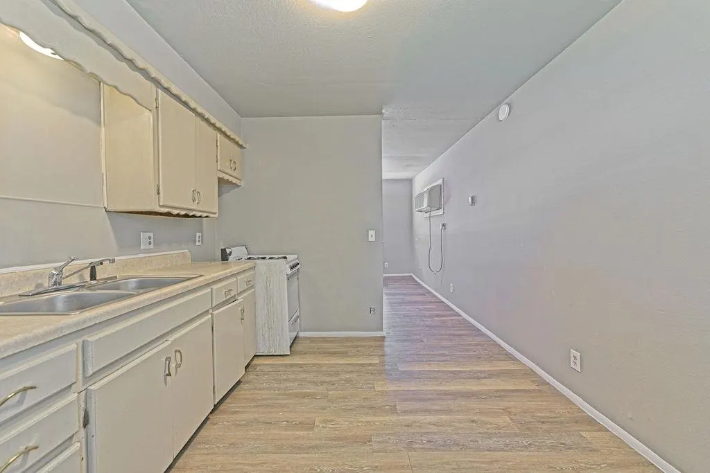 Photo 12 — 119 W Frank Street 121, Norman, OK 73069