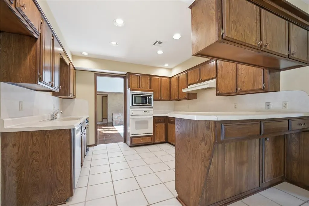 Photo 8 — 12305 Windsong Way, Oklahoma City, OK 73120