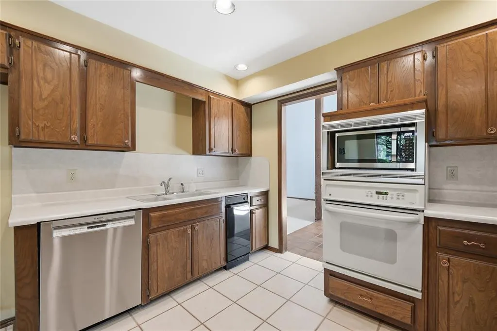 Photo 15 — 12305 Windsong Way, Oklahoma City, OK 73120