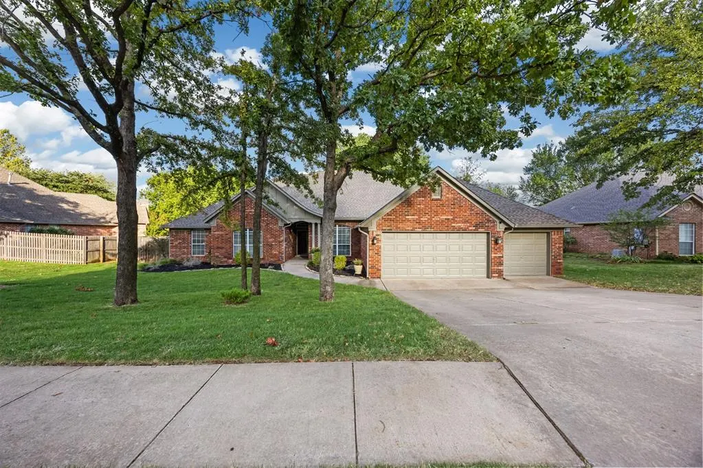 Front exterior — 2617 Ashebriar Lane, Edmond, OK 73034