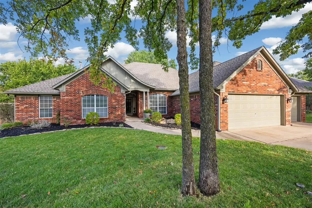 Photo 2 — 2617 Ashebriar Lane, Edmond, OK 73034