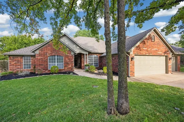 Photo 2 — 2617 Ashebriar Lane, Edmond, OK 73034