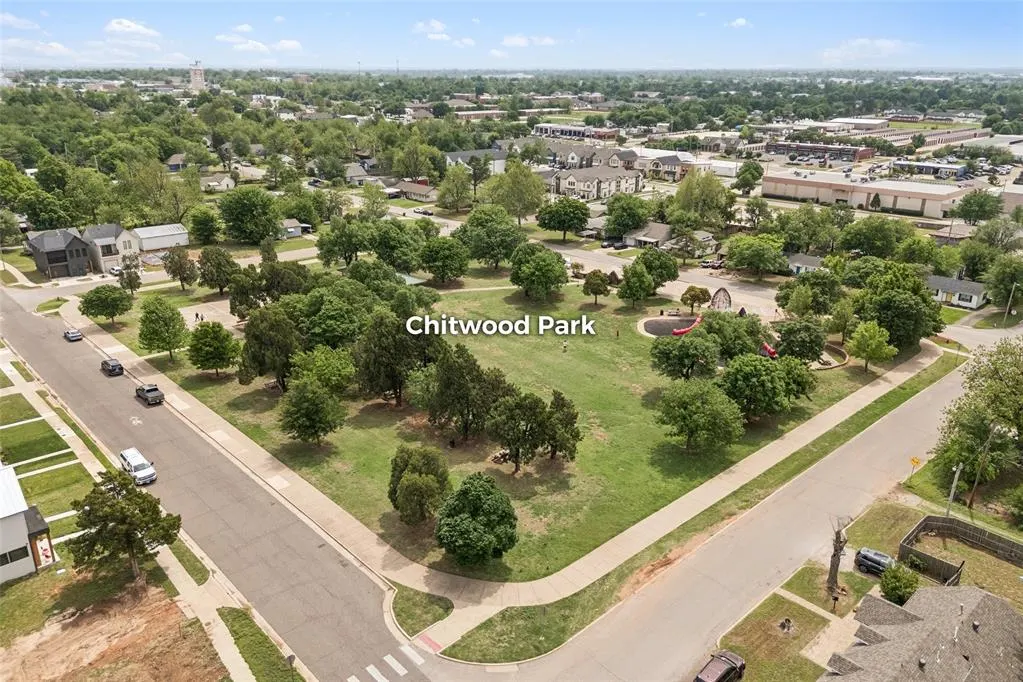 Photo 19 — 812 W Main Street, Edmond, OK 73003