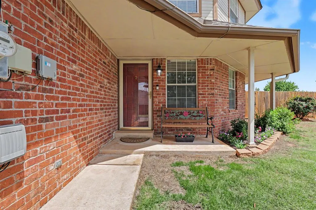 Photo 3 — 336 Lariat Circle, Edmond, OK 73003
