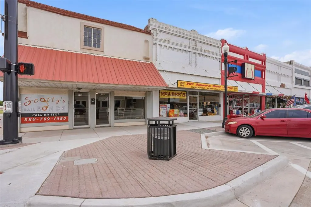 Photo 5 — 122 N Main Street, Elk City, OK 73644