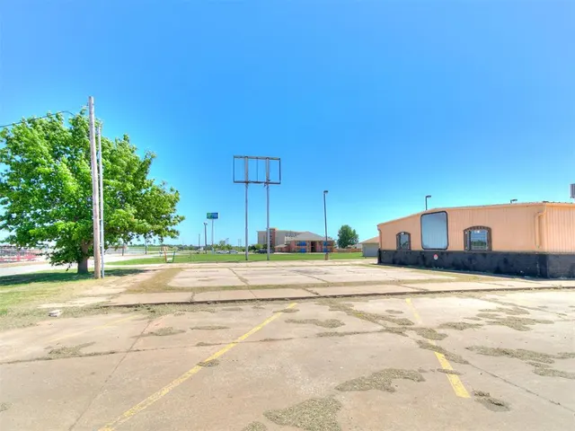 Photo 3 — 1901 SW 27th Street, El Reno, OK 73036