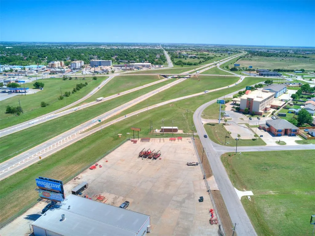Photo 8 — 1901 SW 27th Street, El Reno, OK 73036