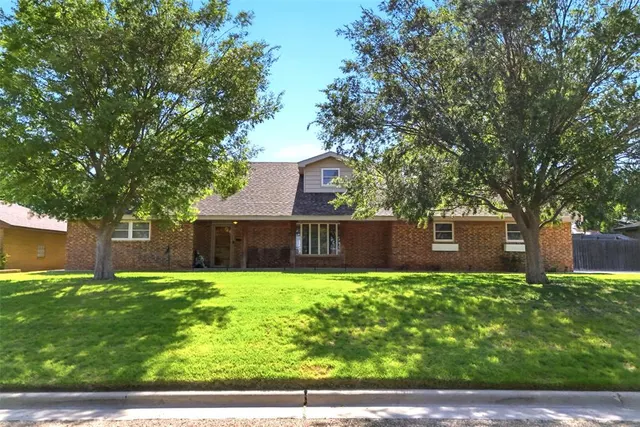 Front exterior — 1713 N Crumley Street, Guymon, OK 73942