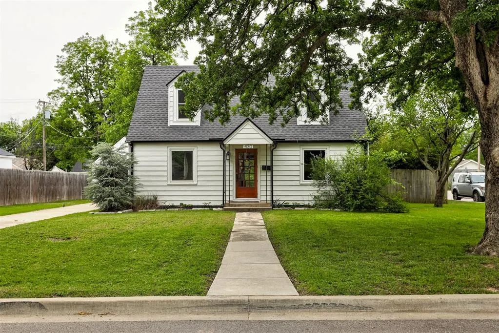 Front exterior — 430 Iowa Street, Norman, OK 73069